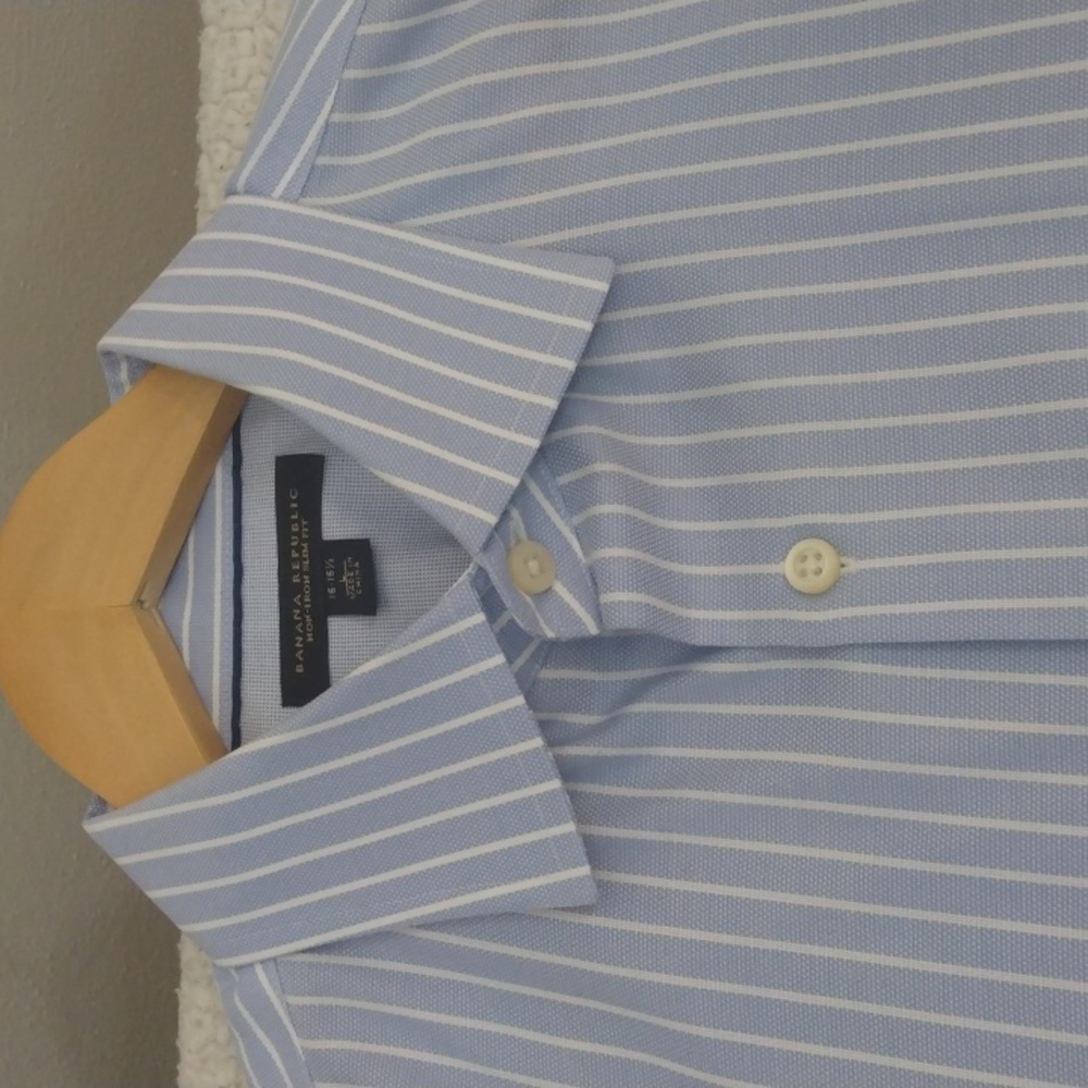 Banana Republic Light Blue + White Stripes Non Iron Cotton (Slim Fit)  *Large